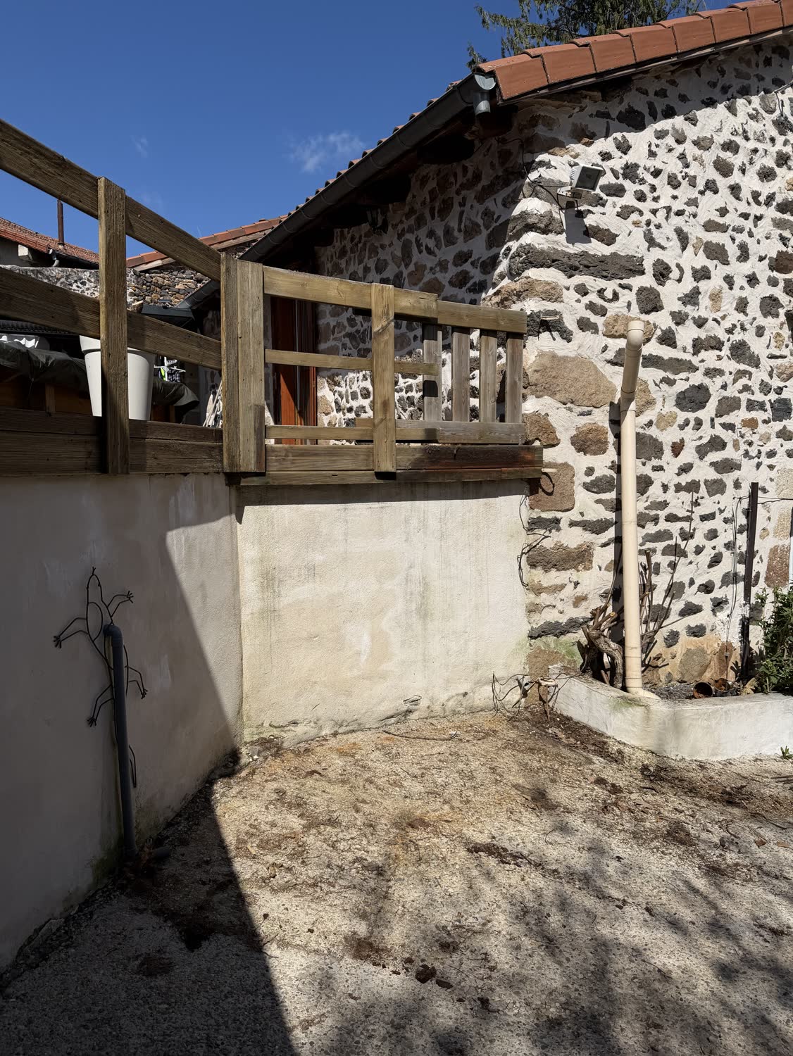 Le mur avant la construction de l'escalier